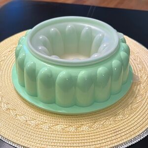 VINTAGE TUPPERWARE l Mint Green Jello Mold